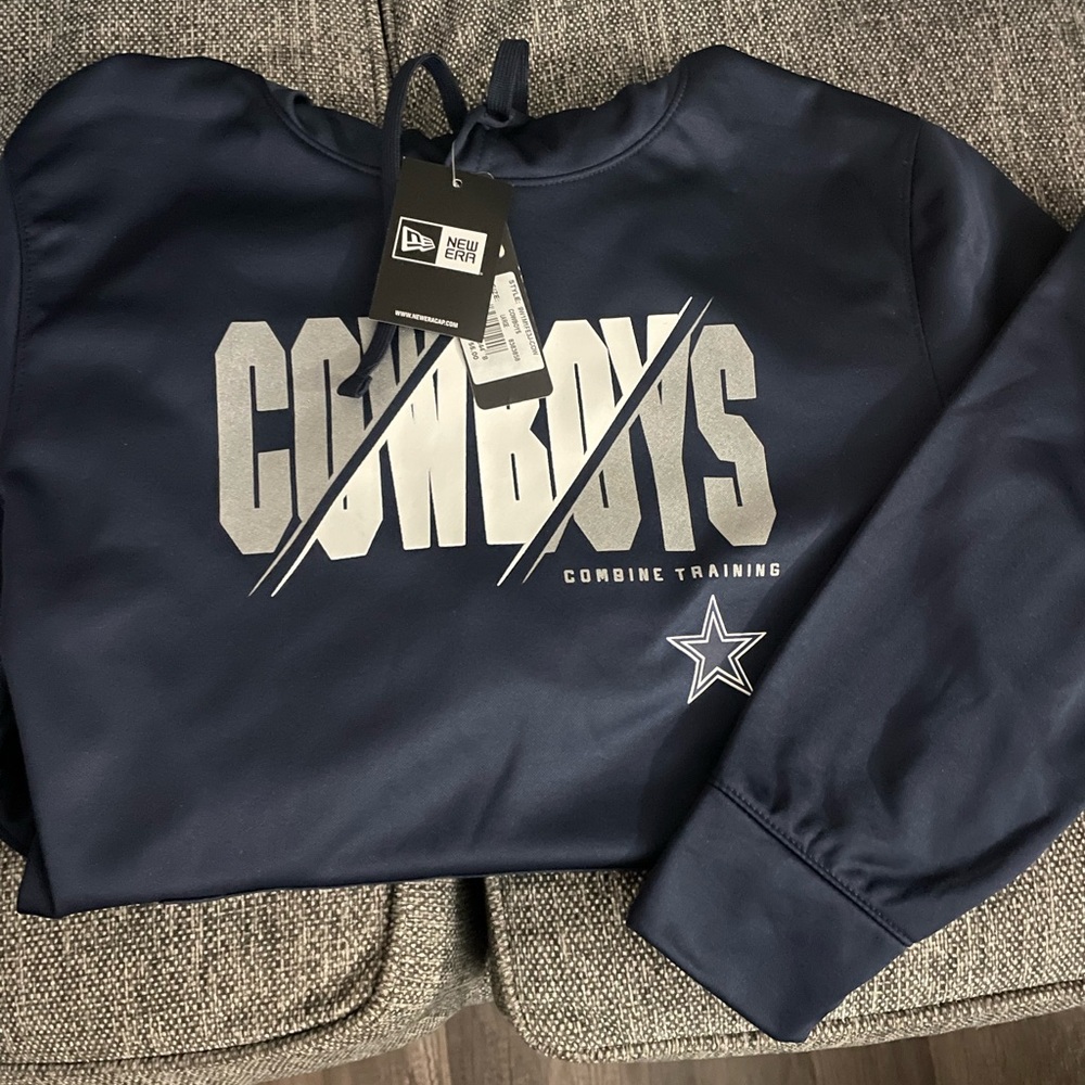 Dallas Cowboys sweatshirt Size L NWT